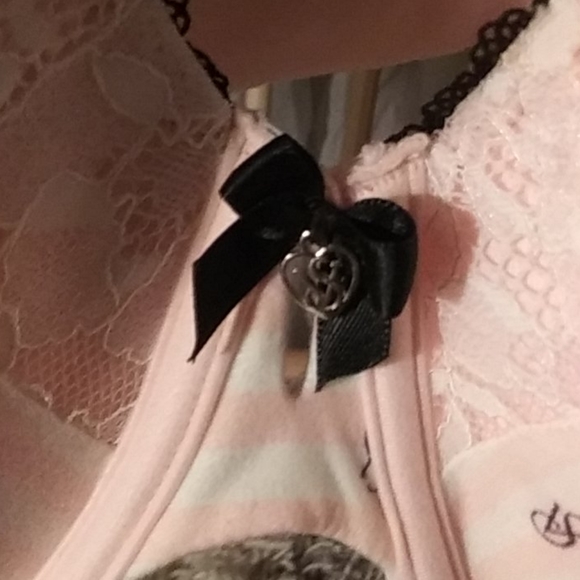 Victoria's Secret. Bra - Picture 3 of 4